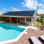 Piscine, vélo, panneaux solaires